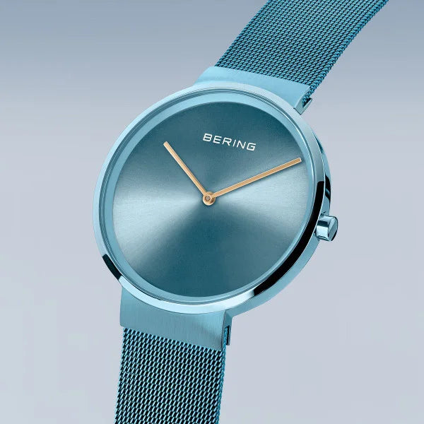 Bering-Uhr hellblau mit goldenen Zeigern BUAP523/13