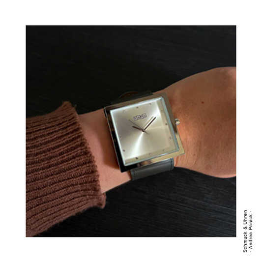 S.T.A.M.P.S. Armbanduhr zum Wechseln Rahmen aus Edelstahl grau silber puristisch klassisch elegant vegan APUS221111